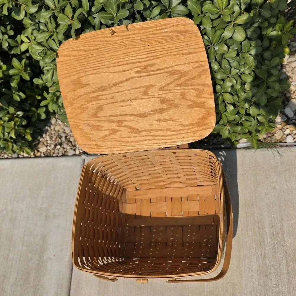 Longaberger 1995 Large Picnic Basket With Lid & Handles